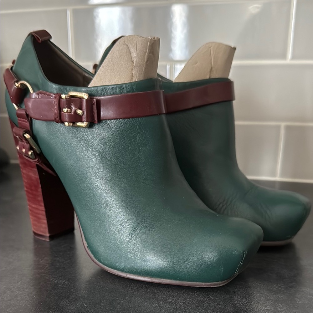 Elegant Green Leather Ankle Boots